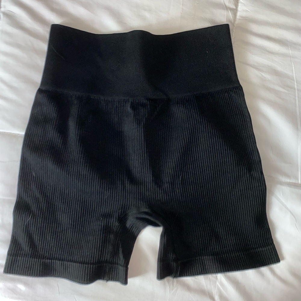 Black ribbed biker shorts